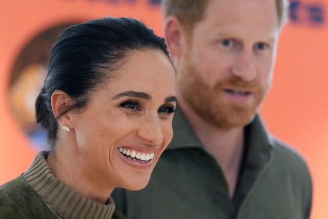 Britain's Prince Harry (R), Duke of Sussex, and his wife Meghan (L), the Duchess of Sussex, arrive at the Australian National Veterans Arts Museum (ANVAM) in Melbourne on April 14, 2026. (Photo by Jonathan Brady / POOL / AFP)