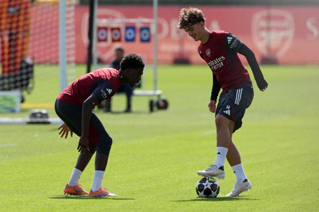 Arsenal's English midfielder #56 Max Dowman (R) takes part in a team training session at London Colney, north of London, on April 14, 2026, on the eve of their UEFA Champions League, quarter-final, second-leg football match against Sporting Lisbon. (Photo by Adrian Dennis / AFP)