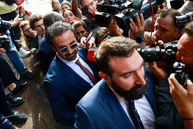 Argentine football legend Diego Maradona's former medical doctor Leopoldo Luque arrives at courthouse for a preliminary hearing in a trial over his death in San Isidro, outskirts of Buenos Aires on April 14, 2026.  (Photo by Tomas CUESTA / AFP)