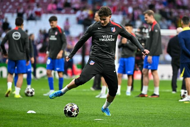 Atletico Madrid's Argentine forward #19 Julian Alvarez warms up before the UEFA Champions League quarter final second leg football match between Club Atletico de Madrid and FC Barcelona at Metropolitano Stadium in Madrid on April 14, 2026. (Photo by Javier SORIANO / AFP)