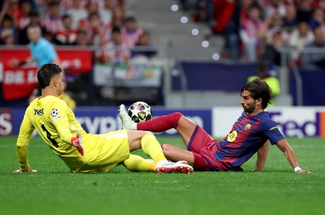 Barcelona's Spanish forward #07 Ferran Torres fails to score past Atletico Madrid's Argentine goalkeeper #01 Juan Musso during the UEFA Champions League quarter final second leg football match between Club Atletico de Madrid and FC Barcelona at Metropolitano Stadium in Madrid on April 14, 2026. (Photo by Oscar DEL POZO / AFP)
