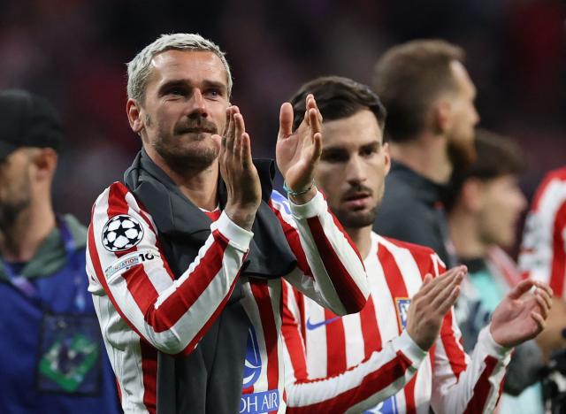 Atletico Madrid's French forward #07 Antoine Griezmann and teammates celebrate at the end of the UEFA Champions League quarter final second leg football match between Club Atletico de Madrid and FC Barcelona at Metropolitano Stadium in Madrid on April 14, 2026. Atletico Madrid reaches the Champions League semi-finals. (Photo by Oscar DEL POZO / AFP)