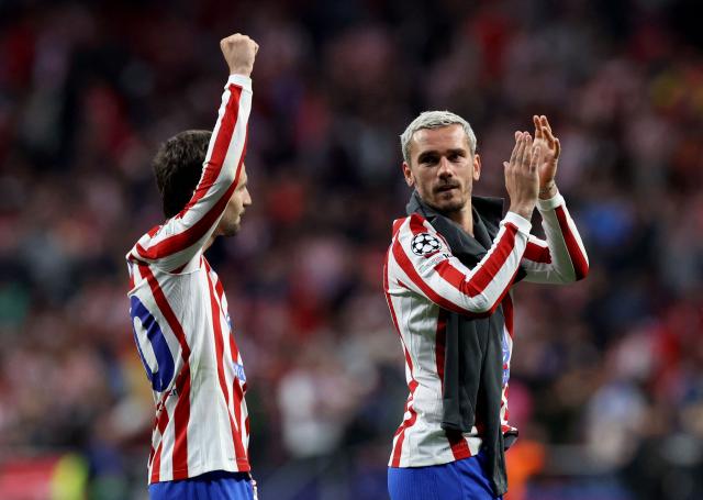Atletico Madrid's French forward #07 Antoine Griezmann and teammates celebrate at the end of the UEFA Champions League quarter final second leg football match between Club Atletico de Madrid and FC Barcelona at Metropolitano Stadium in Madrid on April 14, 2026. Atletico Madrid reaches the Champions League semi-finals. (Photo by Oscar DEL POZO / AFP)