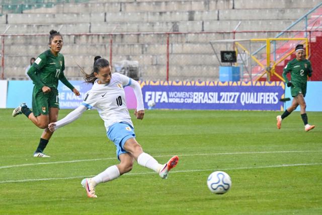 Uruguay's forward #10 Belen Aquino kicks the ball during the CONMEBOL Nations League Women football match between Bolivia and Uruguay at the Municipal de El Alto stadium in El Alto, La Paz department, Bolivia, on April 14, 2026. (Photo by AIZAR RALDES / AFP)