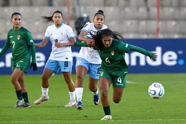 Uruguay's forward #19 Wendy Carballo and Bolivia's defender #04 Aide Mendiola fight for the ball during the CONMEBOL Nations League Women football match between Bolivia and Uruguay at the Municipal de El Alto stadium in El Alto, La Paz department, Bolivia, on April 14, 2026. (Photo by AIZAR RALDES / AFP)