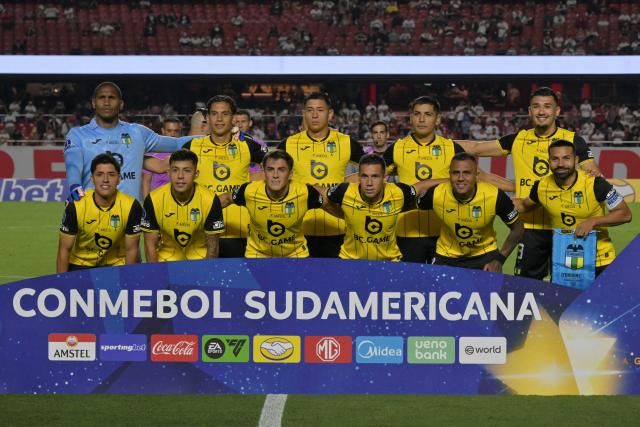 O'Higgins players pose for a team photo ahead of the Copa Sudamericana group stage football match between Brazil's Sao Paulo and Chile's O'Higgins at the Morumbi stadium in Sao Paulo, Brazil, on April 14, 2026. (Photo by Nelson ALMEIDA / AFP)