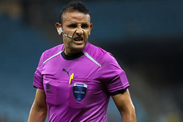 Bolivian referee Gery Vargas gestures during the Copa Sudamericana group stage football match between Brazil's Gremio and Argentina's Deportivo Riestra at Arena do Gremio stadium in Porto Alegre, state of Rio Grande do Sul, Brazil on April 14, 2026. (Photo by SILVIO AVILA / AFP)