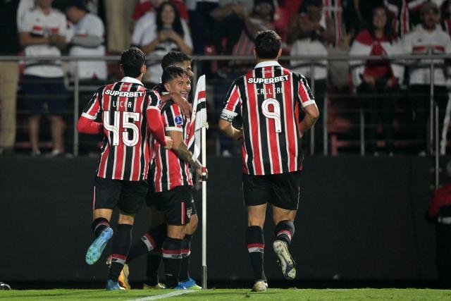 Sao Paulo's forward #37 Artur (C) celebrates with teammates after scoring his team's second goal during the Copa Sudamericana group stage football match between Brazil's Sao Paulo and Chile's O'Higgins at the Morumbi stadium in Sao Paulo, Brazil, on April 14, 2026. (Photo by NELSON ALMEIDA / AFP)