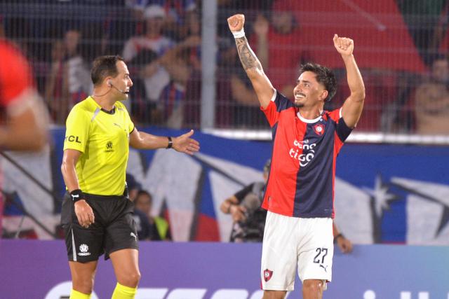 Cerro Porteno's Argentine forward #27 Jonathan Torres celebrates after scoring the opening goal during the Copa Libertadores group stage football match between Paraguay's Cerro Porteno and Colombia's Junior at the La Nueva Olla stadium in Asuncion on April 14, 2026. (Photo by Daniel Duarte / AFP)
