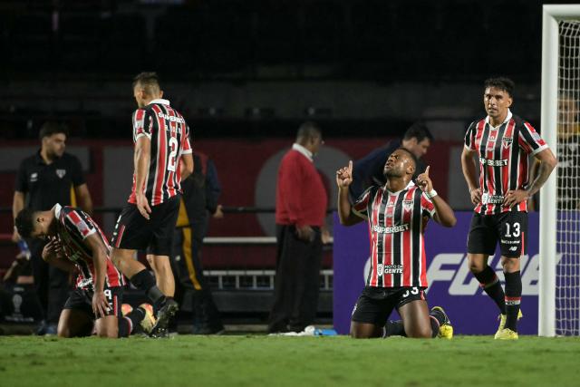 Sao Paulo's midfielder #33 Luan Santos (2nd R) prays at the end of the Copa Sudamericana group stage football match between Brazil's Sao Paulo and Chile's O'Higgins at the Morumbi stadium in Sao Paulo, Brazil, on April 14, 2026. (Photo by NELSON ALMEIDA / AFP)