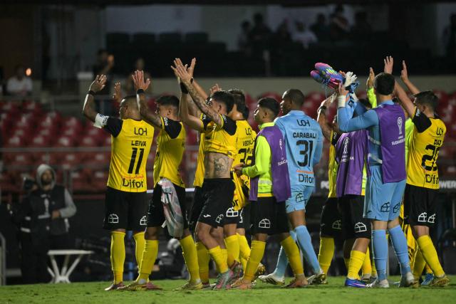 O'Higgins players acknowledge their fans after losing the Copa Sudamericana group stage football match between Brazil's Sao Paulo and Chile's O'Higgins at the Morumbi stadium in Sao Paulo, Brazil, on April 14, 2026. (Photo by NELSON ALMEIDA / AFP)