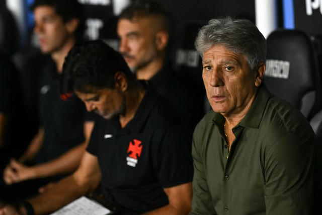 Vasco da Gama's head coach Renato Gaucho gestures before the start of the Copa Sudamericana group stage football match between Brazil's Vasco da Gama and Chile's Audax Italiano at the Sao Januario stadium in Rio de Janeiro, Brazil, on April 14, 2026. (Photo by Mauro PIMENTEL / AFP)