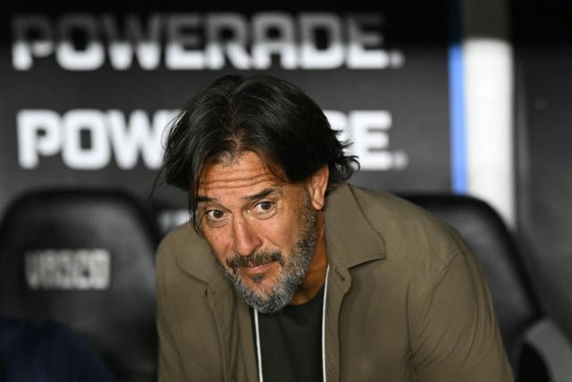 Audax Italiano's Argentine head coach Gustavo Lema gestures before the start of the Copa Sudamericana group stage football match between Brazil's Vasco da Gama and Chile's Audax Italiano at the Sao Januario stadium in Rio de Janeiro, Brazil, on April 14, 2026. (Photo by Mauro PIMENTEL / AFP)