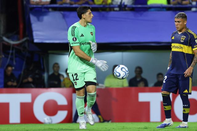 Boca Juniors' goalkeeper #12 Leandro Brey looks on during the Copa Libertadores group stage football match between Argentina's Boca Juniors and Ecuador's Barcelona at La Bombonera stadium in Buenos Aires on April 14, 2026. (Photo by ALEJANDRO PAGNI / AFP)
