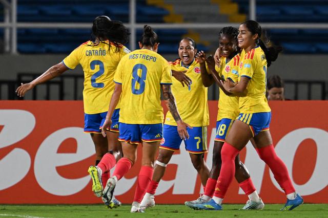 Colombia's forward #18 Linda Caicedo celebrates with teammates after scoring her team's first goal during the CONMEBOL Nations League Women football match between Colombia and Chile, at the Olimpico Pascual Guerrero stadium in Cali, Valle del Cauca, Colombia, on April 14, 2026. (Photo by JOAQUIN SARMIENTO / AFP)