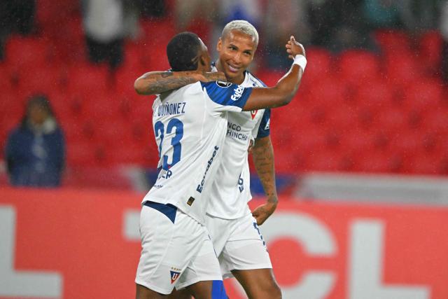 Liga de Quito's forward #23 Yerlin Quinonez celebrates with teammate Brazilian forward #16 Deyverson after scoring the opening goal during the Copa Libertadores group stage football match between Ecuador's Liga de Quito and Brazil's Mirassol at the Rodrigo Paz Delgado stadium in Quito on April 14, 2026. (Photo by Rodrigo BUENDIA / AFP)