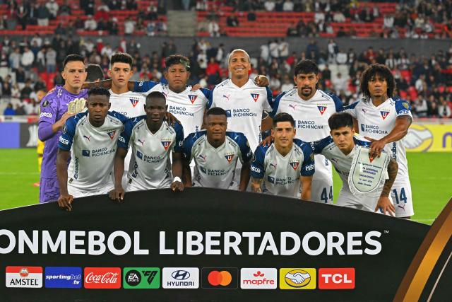 Liga de Quito players pose for pictures before the Copa Libertadores group stage football match between Ecuador's Liga de Quito and Brazil's Mirassol at the Rodrigo Paz Delgado stadium in Quito on April 14, 2026. (Photo by Rodrigo BUENDIA / AFP)