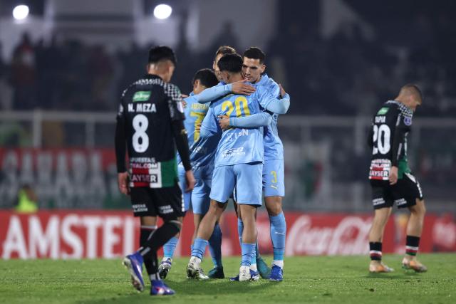 Montevideo City Torque players celebrate after winning the Copa Sudamericana group stage football match between Chile's Palestino and Uruguay's Montevideo City Torque at Municipal de la Cisterna stadium in Santiago on April 14, 2026. (Photo by Javier TORRES / AFP)
