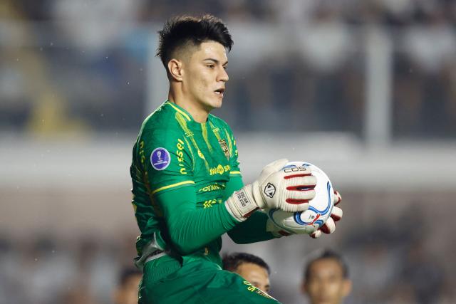 Recoleta's goalkeeper #13 Oscar Toledo grabs the ball during the Copa Sudamericana group stage football match between Brazil's Santos and Paraguay's Deportivo Recoleta at the Urbano Caldeira stadium in Santos, state of Sao Paulo, Brazil, on April 14, 2026. (Photo by Miguel SCHINCARIOL / AFP)