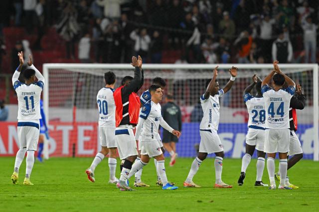 Players of Liga de Quito celebrate after winning the Copa Libertadores group stage football match between Ecuador's Liga de Quito and Brazil's Mirassol at the Rodrigo Paz Delgado stadium in Quito on April 14, 2026. (Photo by Rodrigo BUENDIA / AFP)