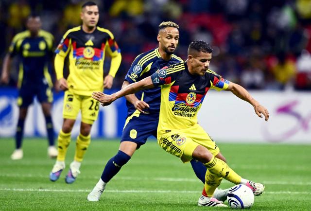America's midfielder #06 Jonathan dos Santos (R) and Nashville's German midfielder #10 Hany Mukhtar fight for the ball during the CONCACAF Champions Cup quarterfinal football match between Mexico's America and US' NashvilleSC, at Banorte stadium in Mexico City, on April 14, 2026. (Photo by CARL DE SOUZA / AFP)