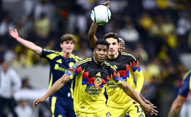 America's Colombian forward #19 Jose Raul Zuniga eyes the ball during the CONCACAF Champions Cup quarterfinal football match between Mexico's America and US' NashvilleSC, at Banorte stadium in Mexico City, on April 14, 2026. (Photo by CARL DE SOUZA / AFP)