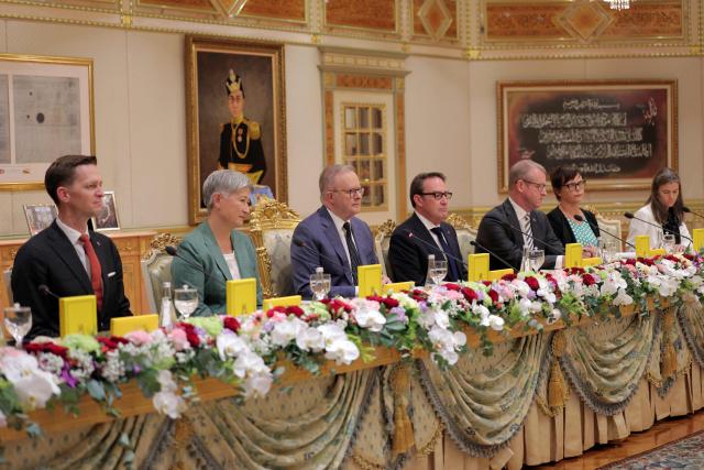 Australia's Prime Minister Anthony Albanese (C), Australia's Foreign Minister Penny Wong (2nd L) and members of the Australian delegation attend a meeting with Brunei's Sultan Hassanal Bolkiah at Istana Nurul Iman in Bandar Seri Begawan on April 15, 2026. Albanese is travelling to Brunei and Malaysia to discuss energy and food security, his office said on April 12, continuing regional efforts to shore up fuel supplies for a nation reliant on imports. (Photo by Muhammad Rudean / AFP)