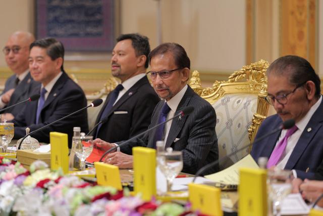 Brunei's Sultan Hassanal Bolkiah (C) speaks as he meets with Australia's Prime Minister Anthony Albanese and Australia's Foreign Minister Penny Wong at Istana Nurul Iman in Bandar Seri Begawan on April 15, 2026. Albanese is travelling to Brunei and Malaysia to discuss energy and food security, his office said on April 12, continuing regional efforts to shore up fuel supplies for a nation reliant on imports. (Photo by Muhammad Rudean / AFP)