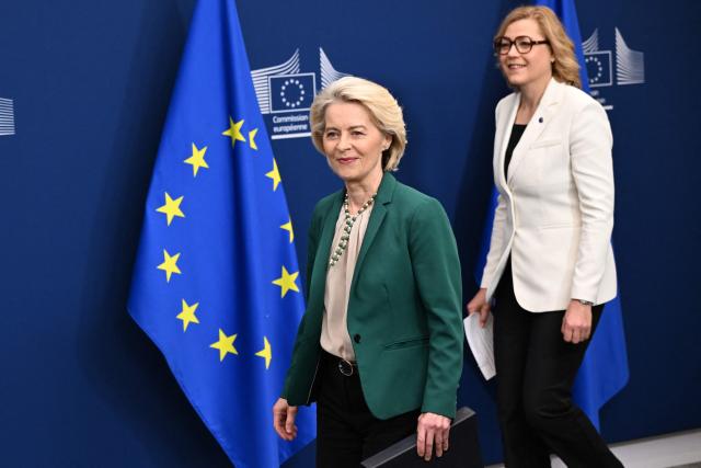 European Commission President Ursula von der Leyen and EU Executive Vice-President for Tech Sovereignty, Security and Democracy Henna Virkkunen (R) arrive to address a statement about the EU digital age verification app in Brussels on April 15, 2026. (Photo by Nicolas TUCAT / AFP)