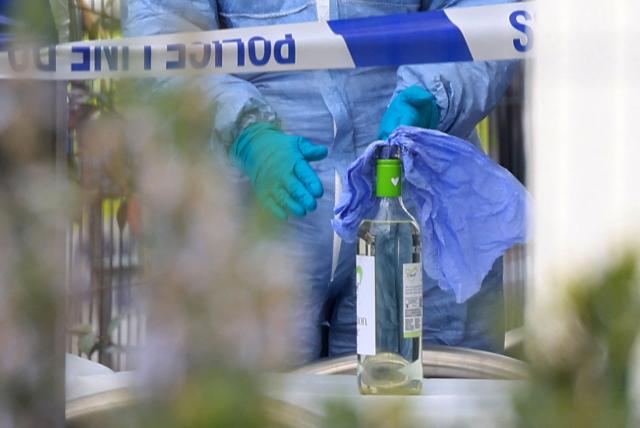 A police forensics officer works during an investigation into an attack in the early hours of the morning, at the Finchley Reform Synagogue, in the North Finchley area of north London, on April 15, 2026. Britain's Metropolitan Police said on April 15 they are seeking two suspects following an attempted arson attack at Finchley Reform Synagogue in north London, where bottles thought to have  contained petrol were thrown at the building. (Photo by Toby Shepheard / AFP)
