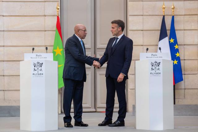 France's President Emmanuel Macron (R) and Mauritania's President Mohamed Ould Cheikh El Ghazouani (L) during a joint press conference ahead of a state banquet at the Elysee Presidential Palace in Paris on April 15, 2026. (Photo by Christophe PETIT TESSON / POOL / AFP)