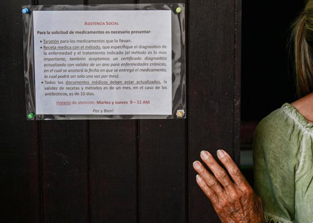 View of a sign with instructions to receive free medecines at the Church of the Holy Cross of Jerusalem in Havana on April 14, 2026. Dozens of people, mainly elderly and low income persons, come to this church to receive free medicines they cannot find in pharmacies or hospitals, reflecting the social role churches are playing in a Cuba in crisis. (Photo by YAMIL LAGE / AFP)