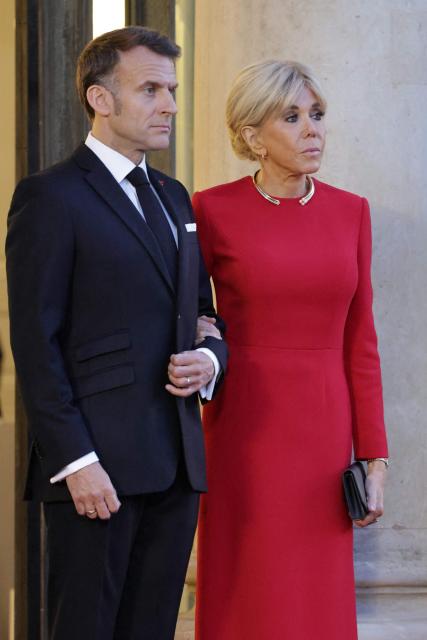 France's President Emmanuel Macron and his wife Brigitte Macron wait to welcome Mauritania's President Mohamed Ould Ghazouani prior to a state banquet held in his honour at the Elysee Presidential Palace in Paris on April 15, 2026. (Photo by Ludovic MARIN / AFP)