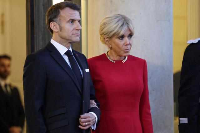 France's President Emmanuel Macron and his wife Brigitte Macron wait to welcome Mauritania's President Mohamed Ould Ghazouani prior to a state banquet held in his honour at the Elysee Presidential Palace in Paris on April 15, 2026. (Photo by Ludovic MARIN / AFP)