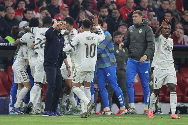 Real Madrid's Spanish coach Alvaro Arbeloa (C) celebrates with Real Madrid's French forward #10 Kylian Mbappe and his players after scoring during the UEFA Champions League quarter-final second leg football match between FC Bayern Munich and Real Madrid in Munich, southern Germany, on April 15, 2026. (Photo by Alexandra BEIER / AFP)