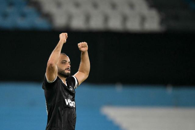 Botafogo's forward #19 Arthur Cabral celebrates scoring his team's first goal during the Copa Sudamericana group stage football match between Argentina's Racing Club and Brazil's Botafogo at the Presidente Peron 'El Cilindro' stadium, in Avellaneda, Buenos Aires province, Argentina on April 15, 2026. (Photo by JUAN MABROMATA / AFP)