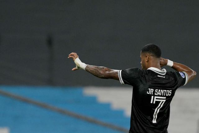Botafogo's forward #07 Junior Santos celebrates scoring his team's second goal during the Copa Sudamericana group stage football match between Argentina's Racing Club and Brazil's Botafogo at the Presidente Peron 'El Cilindro' stadium, in Avellaneda, Buenos Aires province, Argentina on April 15, 2026. (Photo by JUAN MABROMATA / AFP)