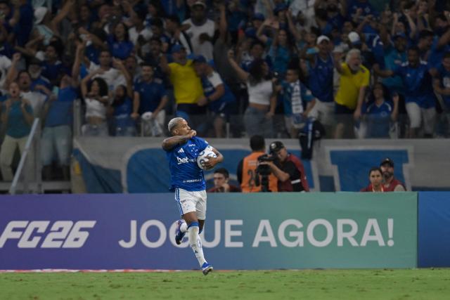 Cruzeiro's midfielder #10 Matheus Pereira celebrates after scoring his team's first goal during the Copa Libertadores group stage football match between Brazil's Cruzeiro and Chile's Universidad Catolica at the Mineirao stadium in Belo Horizonte, state of Minas Gerais, Brazil, on April 15, 2026. (Photo by DOUGLAS MAGNO / AFP)