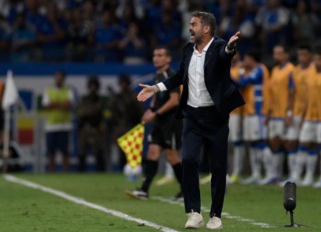 Cruzeiro's Portuguese head coach Artur Jorge gestures during the Copa Libertadores group stage football match between Brazil's Cruzeiro and Chile's Universidad Catolica at the Mineirao stadium in Belo Horizonte, state of Minas Gerais, Brazil, on April 15, 2026. (Photo by DOUGLAS MAGNO / AFP)