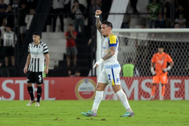Rosario Central's forward #22 Enzo Copetti celebrates after scoring his team's first goal during the Copa Libertadores group stage football match between Paraguay's Libertad and Argentina's Rosario Central at the La Huerta stadium in Asuncion, on April 15, 2026. (Photo by DANIEL DUARTE / AFP)