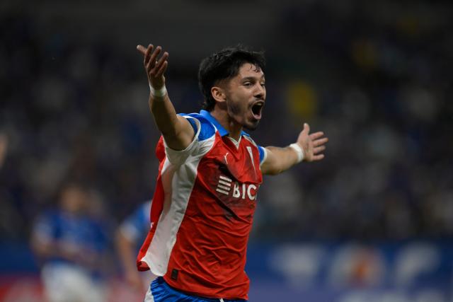 Universidad Catolica's midfielder #14 Jimmy Martinez celebrates after scoring his team's second goal during the Copa Libertadores group stage football match between Brazil's Cruzeiro and Chile's Universidad Catolica at the Mineirao stadium in Belo Horizonte, state of Minas Gerais, Brazil, on April 15, 2026. (Photo by DOUGLAS MAGNO / AFP)