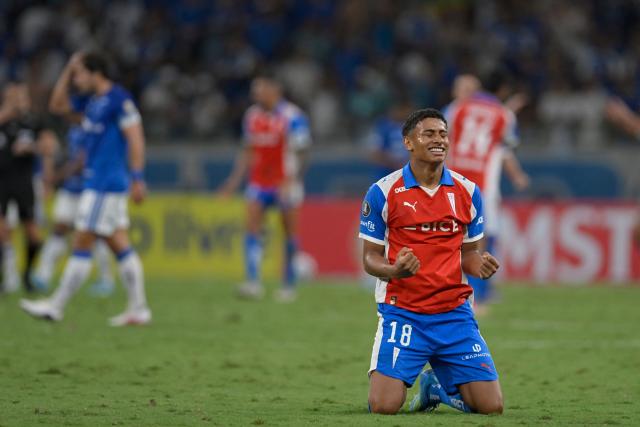 Universidad Catolica's forward #18 Juan Rossel celebrates after winning the Copa Libertadores group stage football match between Brazil's Cruzeiro and Chile's Universidad Catolica at the Mineirao stadium in Belo Horizonte, state of Minas Gerais, Brazil, on April 15, 2026. (Photo by DOUGLAS MAGNO / AFP)