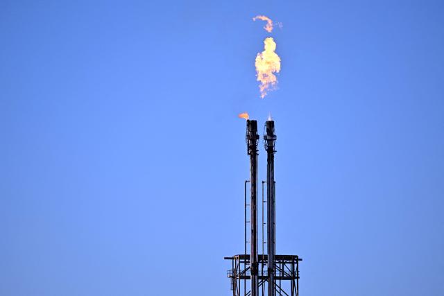 This photo shows excess gas being burnt off at the Viva Oil Refinery in Geelong on April 16, 2026 following an overnight fire. Towering columns of fire have engulfed a crucial Australian oil refinery after a chain of explosions, authorities said on April 16 as they warned of disruptions to domestic fuel supply. (Photo by William WEST / AFP)