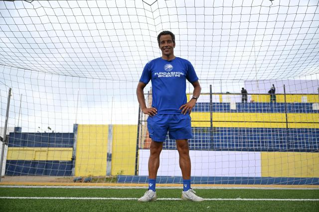 Dutch-Curacaoan former football player and manager Remko Bicentini, of the Stichting Bicentini Foundation, poses for a picture during an interview with AFP in Willemstad, Curacao, in the Dutch Caribbean, on April 8, 2026. Small island, big dreams. The poster of Curacao’s national football team hangs at the entrance of Marchena, a working-class neighborhood of Willemstad, the capital of the smallest territory ever to qualify for a World Cup. (Photo by Raul ARBOLEDA / AFP)