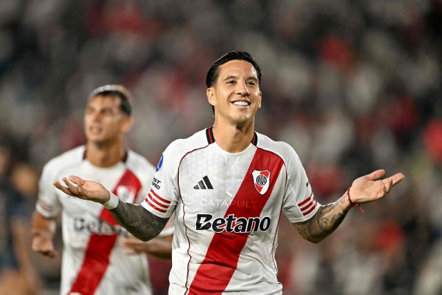 River Plate's forward #09 Sebastian Driussi celebrates scoring his team's first goal during the Copa Sudamericana group stage football match between Argentina's River Plate and Venezuela's Carabobo at the Mas Monumental stadium in Buenos Aires on April 15, 2026. (Photo by Luis ROBAYO / AFP)