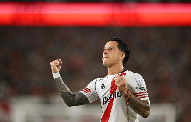 River Plate's forward #09 Sebastian Driussi celebrates scoring his team's first goal during the Copa Sudamericana group stage football match between Argentina's River Plate and Venezuela's Carabobo at the Mas Monumental stadium in Buenos Aires on April 15, 2026. (Photo by Luis ROBAYO / AFP)