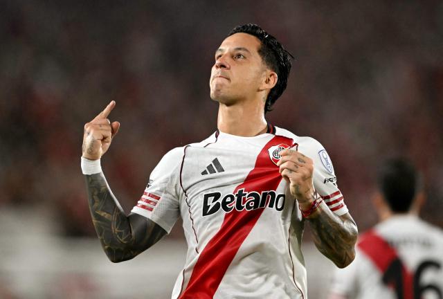 River Plate's forward #09 Sebastian Driussi celebrates scoring his team's first goal during the Copa Sudamericana group stage football match between Argentina's River Plate and Venezuela's Carabobo at the Mas Monumental stadium in Buenos Aires on April 15, 2026. (Photo by Luis ROBAYO / AFP)
