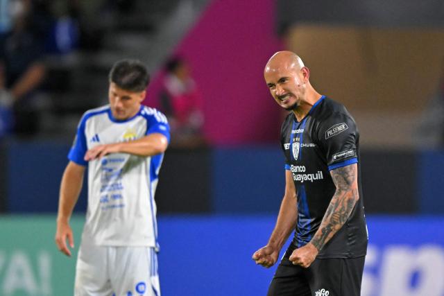 Independiente del Valle's Paraguayan forward #09 Carlos Gonzalez celebrates scoring his team's third goal during the Copa Libertadores group stage football match between Ecuador's Independiente del Valle and Venezuela's Universidad Central at the Banco Guayaquil stadium in Quito, on April 15, 2026. (Photo by Rodrigo BUENDIA / AFP)