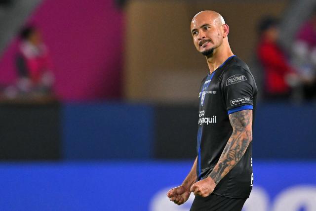 Independiente del Valle's Paraguayan forward #09 Carlos Gonzalez celebrates scoring his team's third goal during the Copa Libertadores group stage football match between Ecuador's Independiente del Valle and Venezuela's Universidad Central at the Banco Guayaquil stadium in Quito, on April 15, 2026. (Photo by Rodrigo BUENDIA / AFP)