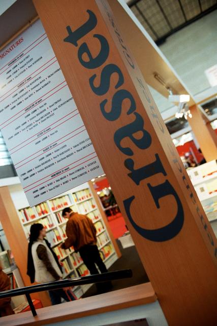 (FILES) This photograph shows a publisher stand of Editions Grasset as part of the 21st edition of the International Book Fair in Paris on March 21, 2001. One hundred and fifteen authors published by Grasset announced on April 15, 2026 in the evening that they are leaving the publisher house to protest the dismissal of its CEO, Olivier Nora, “an unacceptable attack on editorial independence” for which they hold Vincent Bollorй responsible, according to a joint letter obtained by AFP. (Photo by JEAN-PIERRE MULLER / AFP)
